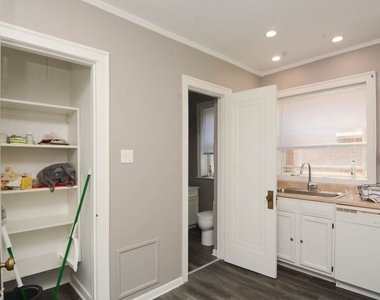 5516 N. Kenmore, Unit A104 - Photo Thumbnail 5