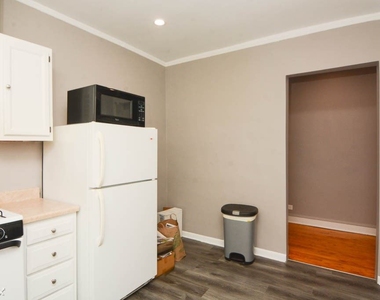 5516 N. Kenmore, Unit A104 - Photo Thumbnail 4