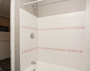 5516 N. Kenmore, Unit A104 - Photo Thumbnail 17