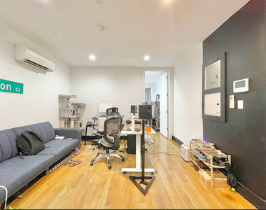 562 Park Place - Photo Thumbnail 5