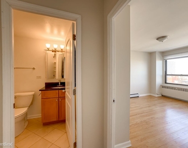 4180 N. Marine Drive, Unit A2121 - Photo Thumbnail 17