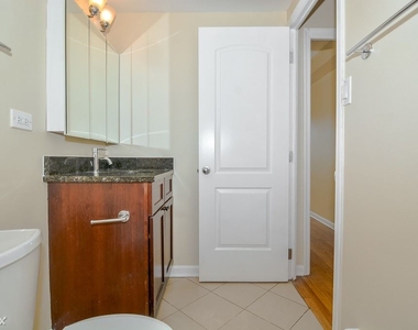 4180 N. Marine Drive, Unit A706 - Photo Thumbnail 15