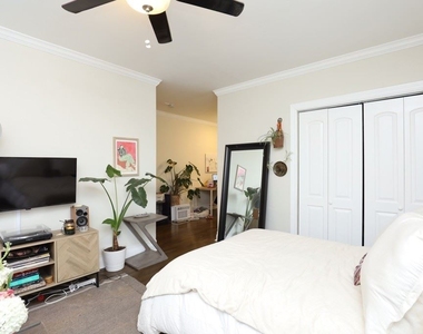 3817 N. Greenview, Unit E-5 - Photo Thumbnail 13