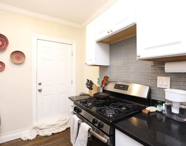 3817 N. Greenview, Unit E-5 - Photo Thumbnail 2