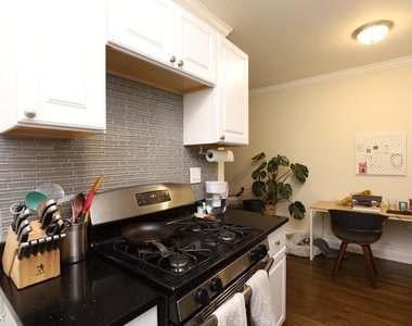 3817 N. Greenview, Unit E-8 - Photo Thumbnail 5