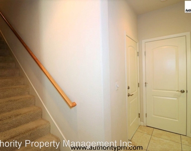 2384 La Villa Way - Photo Thumbnail 7