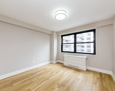 East 86th - Photo Thumbnail 2