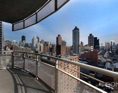 East 59th Street - Photo Thumbnail 2