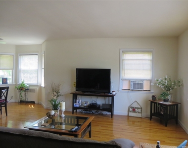 192 Nassau Road - Photo Thumbnail 0