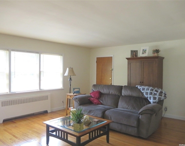 192 Nassau Road - Photo Thumbnail 7