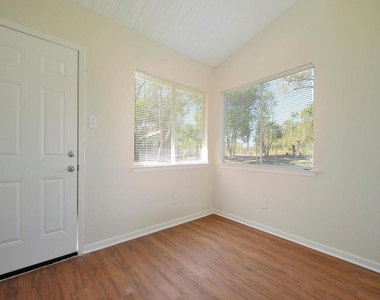 819 Orland Blvd - Photo Thumbnail 13