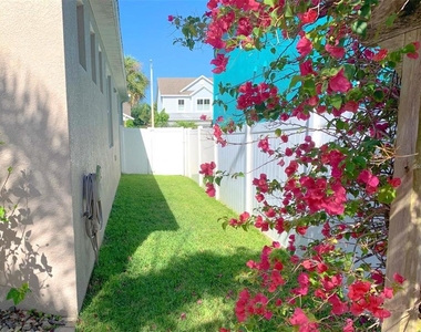 7704 S De Soto Street - Photo Thumbnail 12