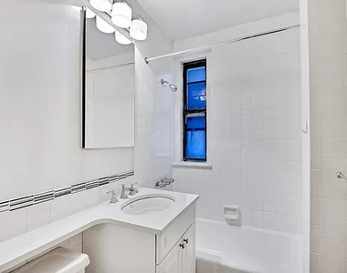 226 East 70th Street - Photo Thumbnail 7