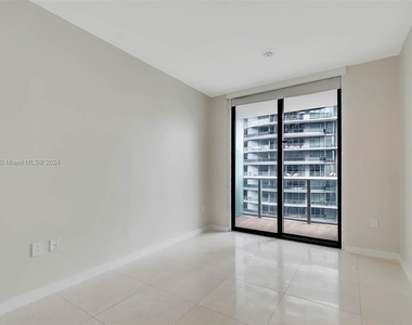 1010 Brickell Ave - Photo Thumbnail 18