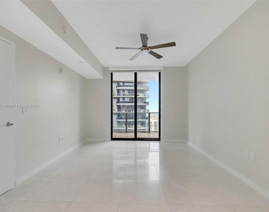 1010 Brickell Ave - Photo Thumbnail 13