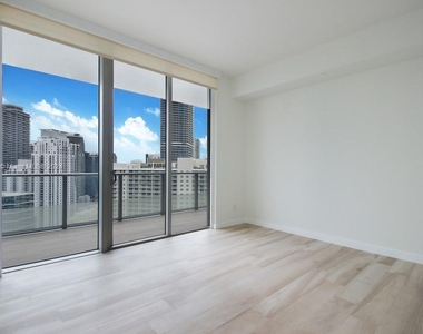 1300 Brickell Bay Dr - Photo Thumbnail 7