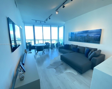 888 Biscayne Blvd - Photo Thumbnail 3