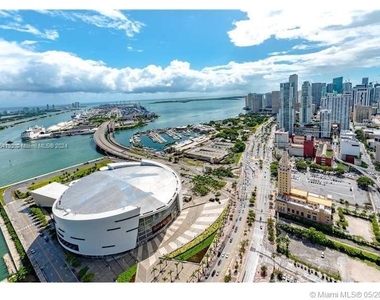 888 Biscayne Blvd - Photo Thumbnail 16