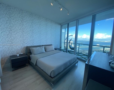 888 Biscayne Blvd - Photo Thumbnail 4