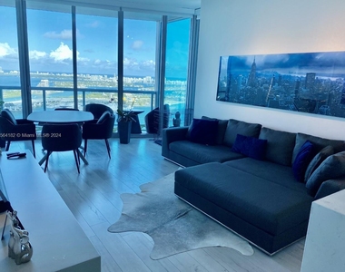 888 Biscayne Blvd - Photo Thumbnail 2