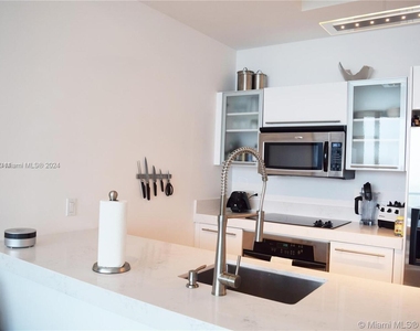 888 Biscayne Blvd - Photo Thumbnail 8