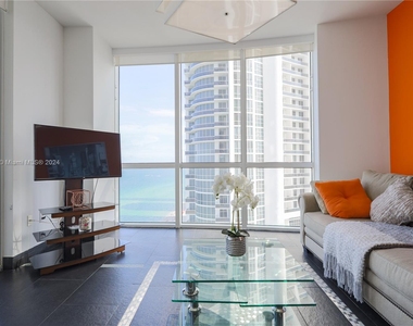 18201 Collins Ave - Photo Thumbnail 5