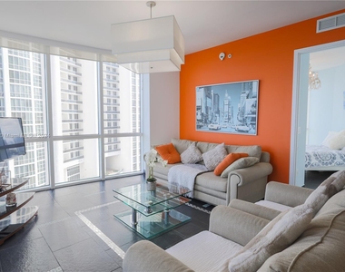 18201 Collins Ave - Photo Thumbnail 4