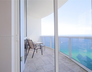 18201 Collins Ave - Photo Thumbnail 9