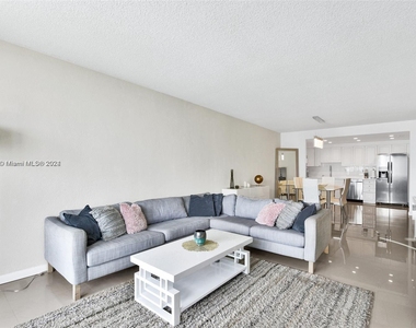 19380 Collins Ave - Photo Thumbnail 11