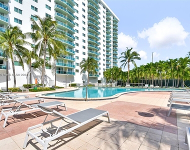 19380 Collins Ave - Photo Thumbnail 28