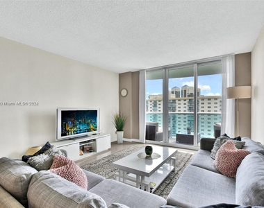 19380 Collins Ave - Photo Thumbnail 4