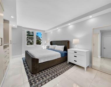 2301 Collins Ave - Photo Thumbnail 8