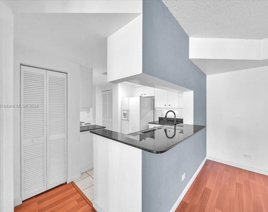 701 Brickell Key Blvd - Photo Thumbnail 3