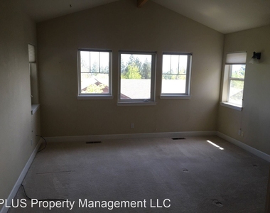 3075 Nw Merchant Way - Photo Thumbnail 15