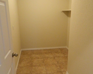 9517 Glynhill Ct - Photo Thumbnail 11