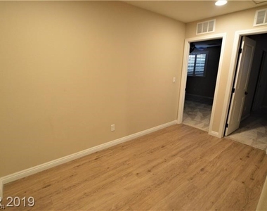 3049 Camino Sereno Avenue - Photo Thumbnail 10