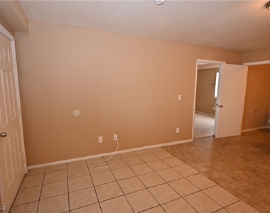 3017 E Carey Avenue - Photo Thumbnail 3