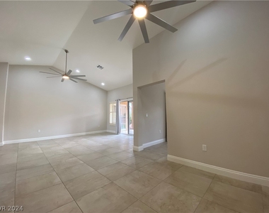 9045 Villa Ridge Drive - Photo Thumbnail 5