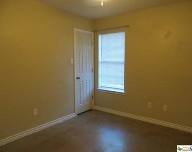 4107 Cambridge Drive - Photo Thumbnail 9