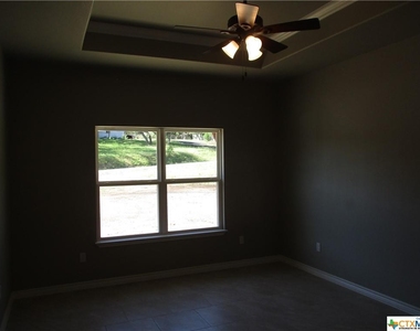 9340 Rebecca Creek Road - Photo Thumbnail 5