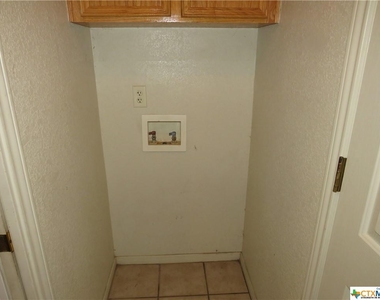 2609 Lucille Drive - Photo Thumbnail 6