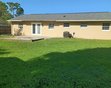 2823 Queen Palm Drive - Photo Thumbnail 15