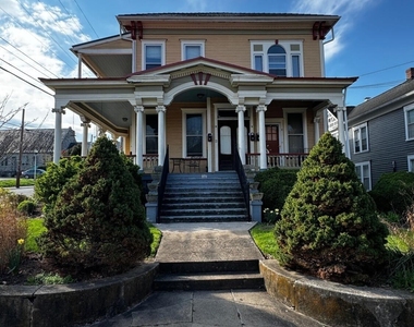 302 Mountain Ave Sw - Photo Thumbnail 0