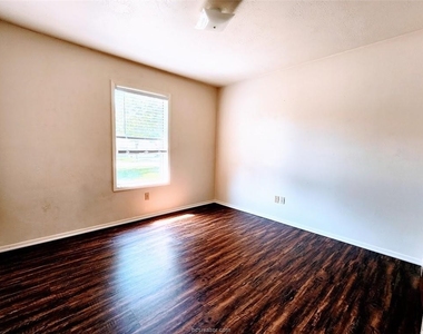 1303 Hardwood Lane - Photo Thumbnail 12