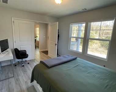 1098 Lotus Avenue Nw - Photo Thumbnail 7