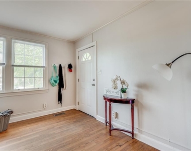 388 Ashley Avenue Ne - Photo Thumbnail 7