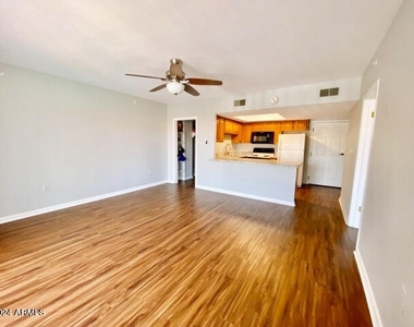 10330 W Thunderbird Boulevard - Photo Thumbnail 6