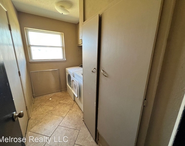 2737 Plymouth Lane - Photo Thumbnail 13