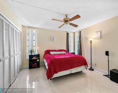 3151 S Palm Aire Dr - Photo Thumbnail 7