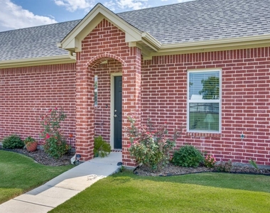 10809 West Cleburne Road - Photo Thumbnail 1